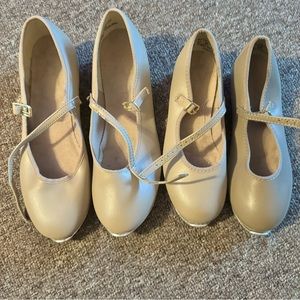 Girl gently worn tan tap shoes.  Sizes 11&4